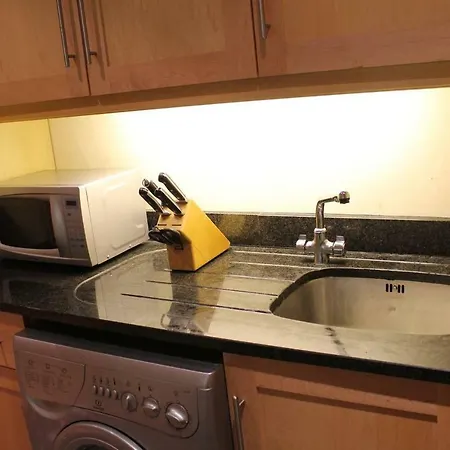 شقة Nice Spacious In Quiet Area With Balcony *