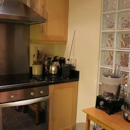 Nice Spacious In Quiet Area With Balcony