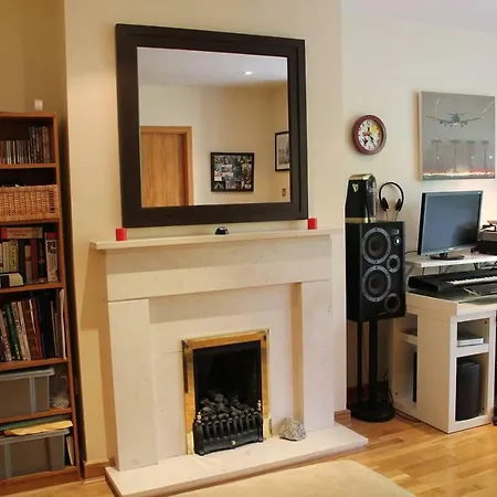 شقة Nice Spacious In Quiet Area With Balcony