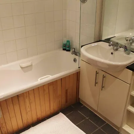 Nice Spacious In Quiet Area With Balcony