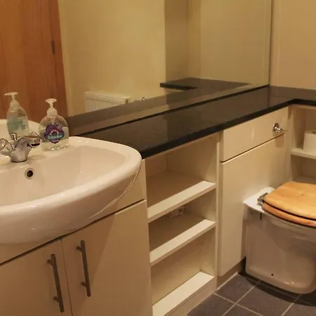 Nice Spacious In Quiet Area With Balcony Апартаменты