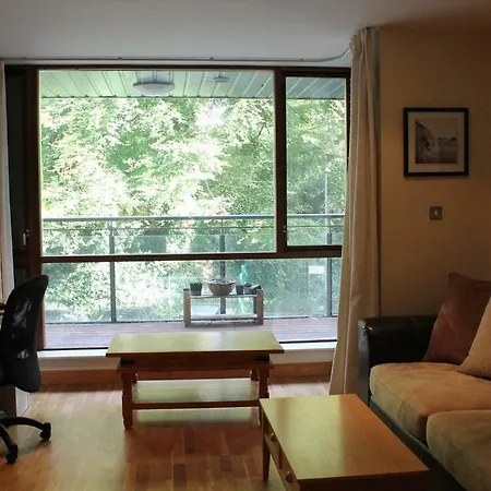 Апартаменты Nice Spacious In Quiet Area With Balcony Дун-Лэаре